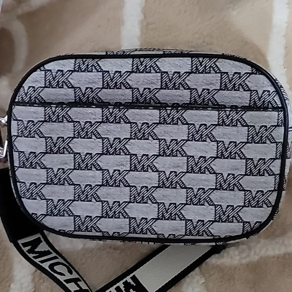 Michael Kors Crossbody - Picture 5 of 12